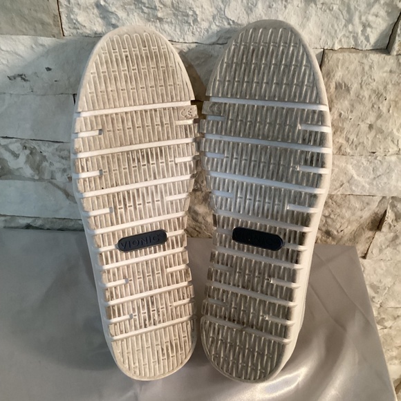 Vionic Uptown Loafer in the Skyway color - Picture 13 of 15